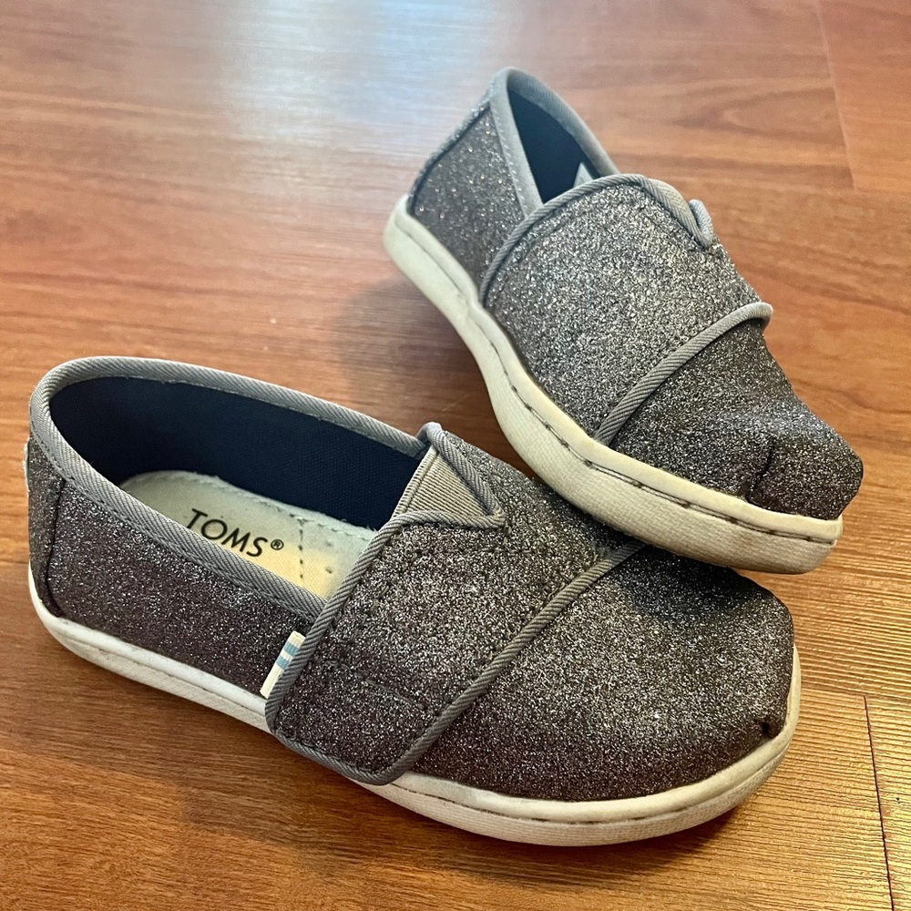 Tiny Toms T7 toddler girls gray glitter shoes